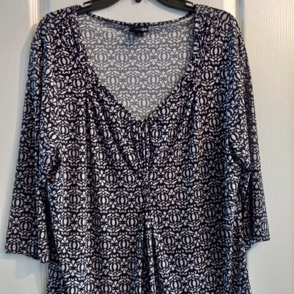 East 5th XL 3/4 Length Sleeve Black/Gray Top